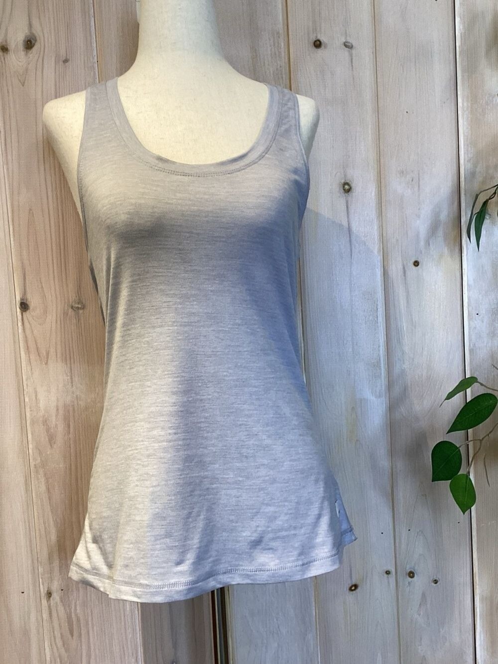 Vuori Lux Performance racer back tank top
